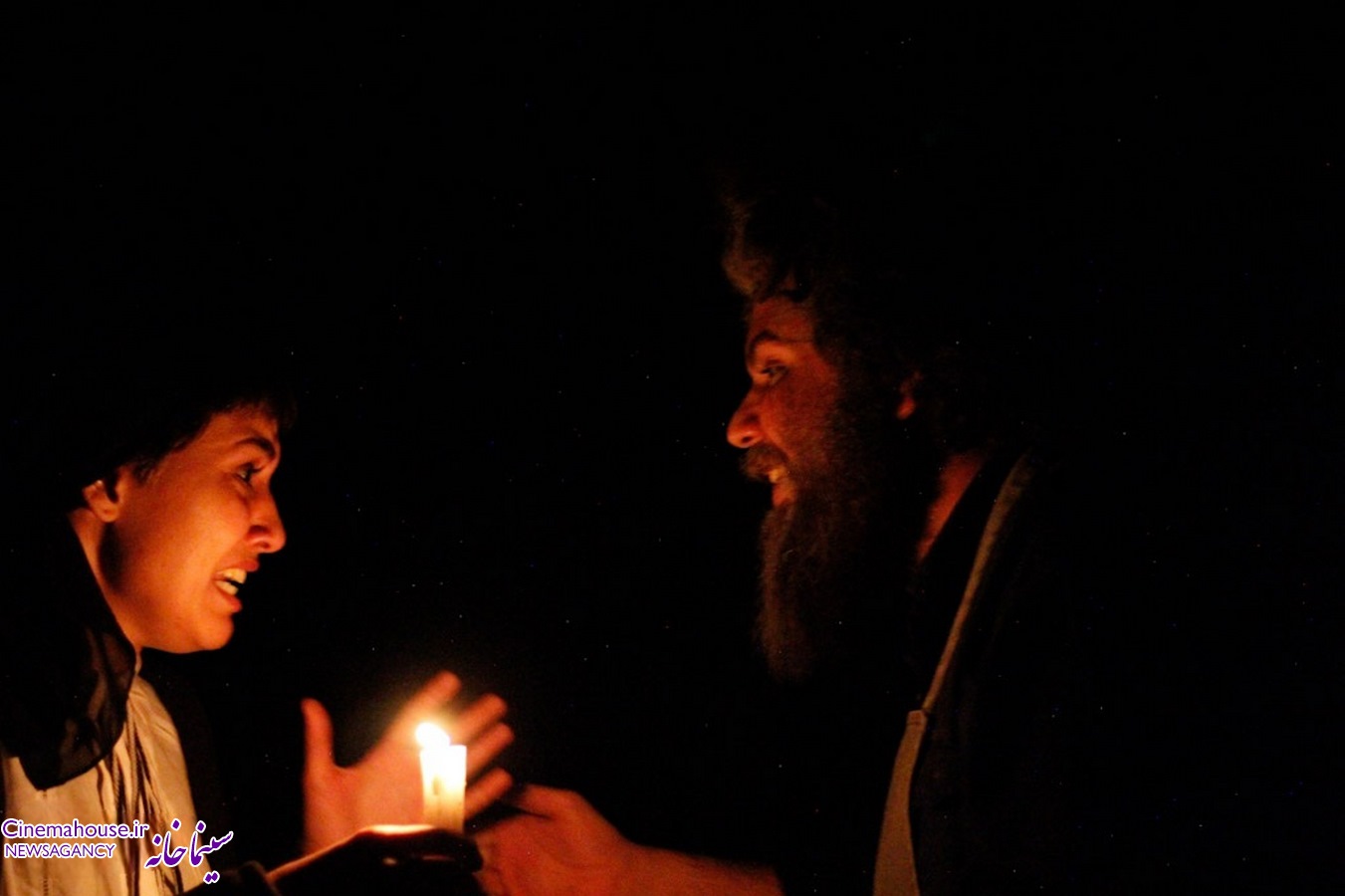 <h5>گزارش تصویری نمایش «مجسمه ها»</h5><br><div>به گزارش سینماخانه؛ نمایش «مجسمه ها» با طراحی، دراماتورژی و کارگردانی حمید عبدالحسینی و ... </div>